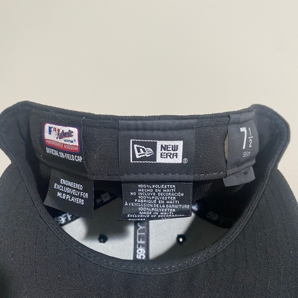 Chicago White Sox Fitted Hat - Picture 5 of 6